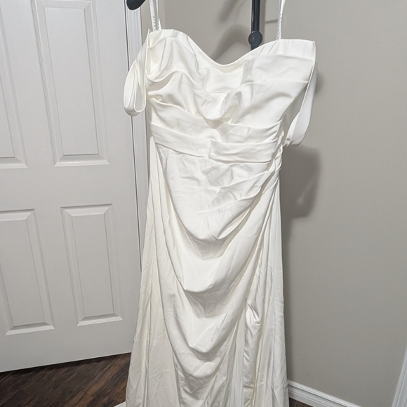 Elegant Off-Shoulder White Dress - Picture 6 of 10